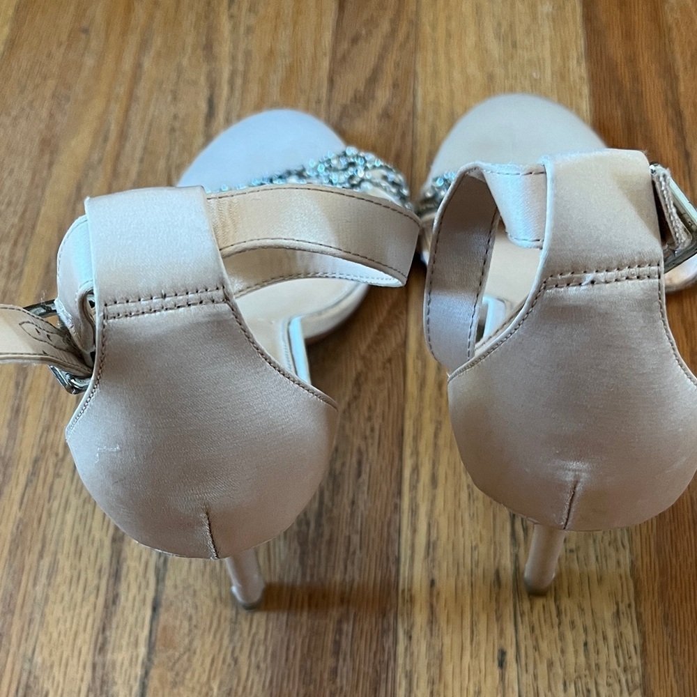Blue By Betsey Johnson Gina Champagne heels women's size 11 - Picture 2 of 6